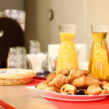 Ibis Centre Hotel 3*